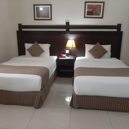 Al Hayat Hotel Suites Шарджа Екстериор снимка