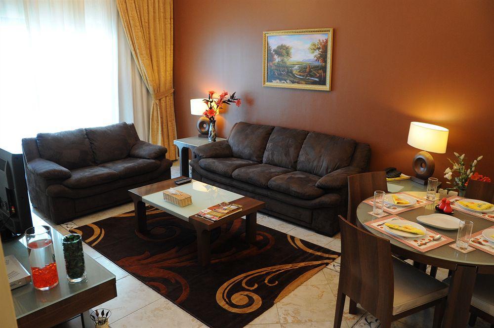 Al Hayat Hotel Suites Шарджа Екстериор снимка