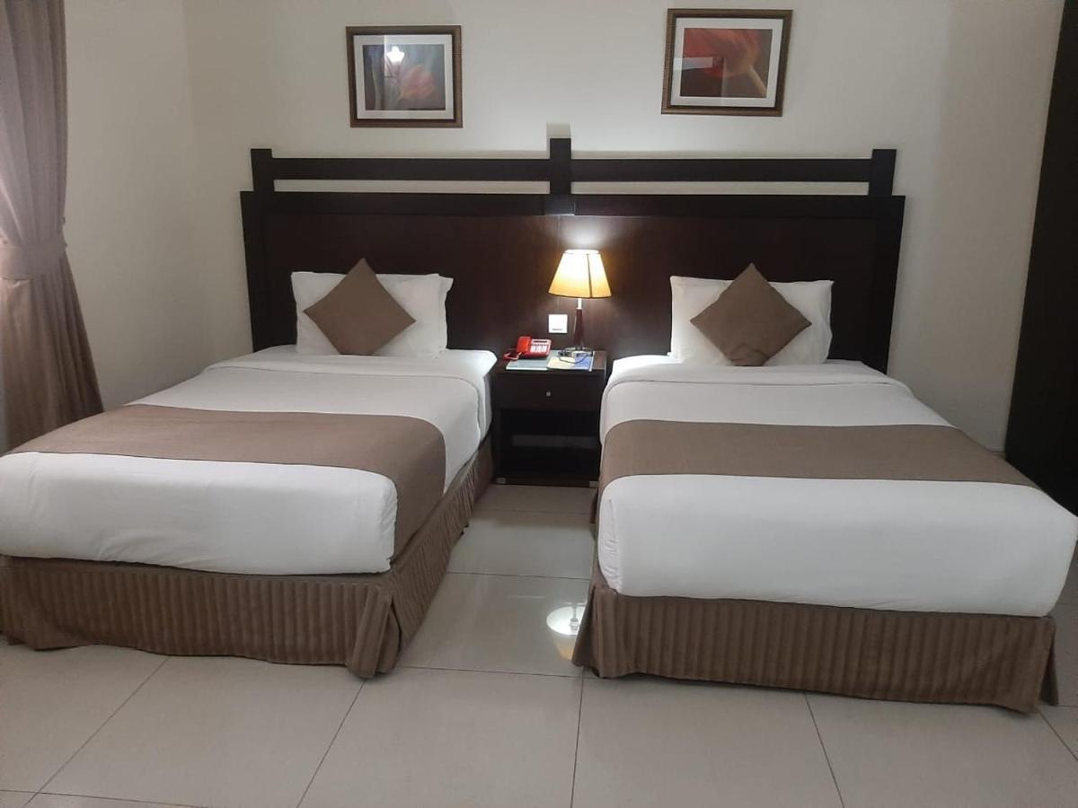 Al Hayat Hotel Suites Шарджа Екстериор снимка