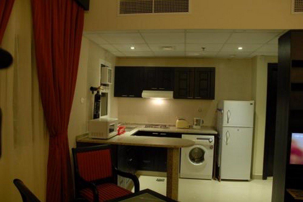 Al Hayat Hotel Suites Шарджа Екстериор снимка