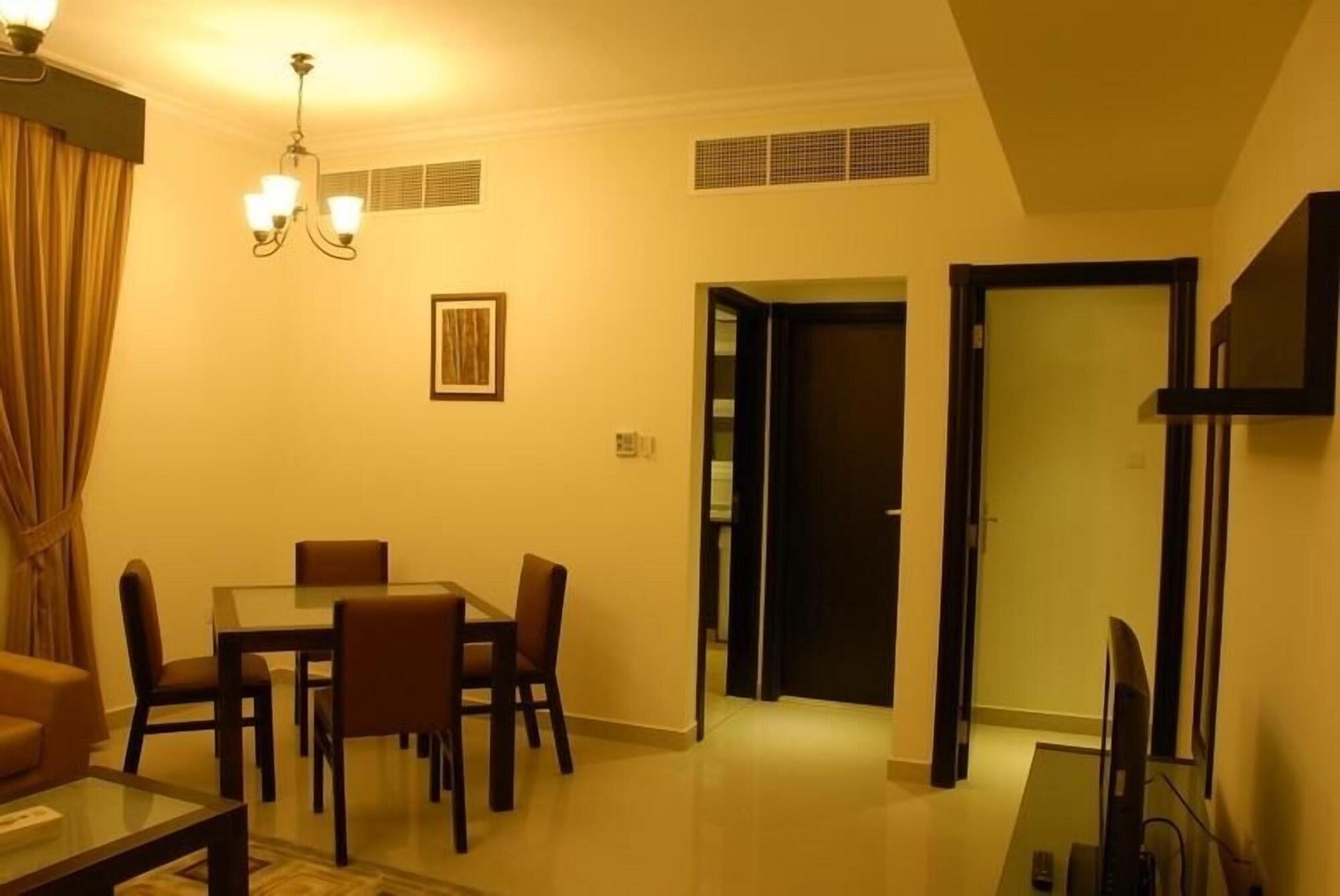 Al Hayat Hotel Suites Шарджа Стая снимка