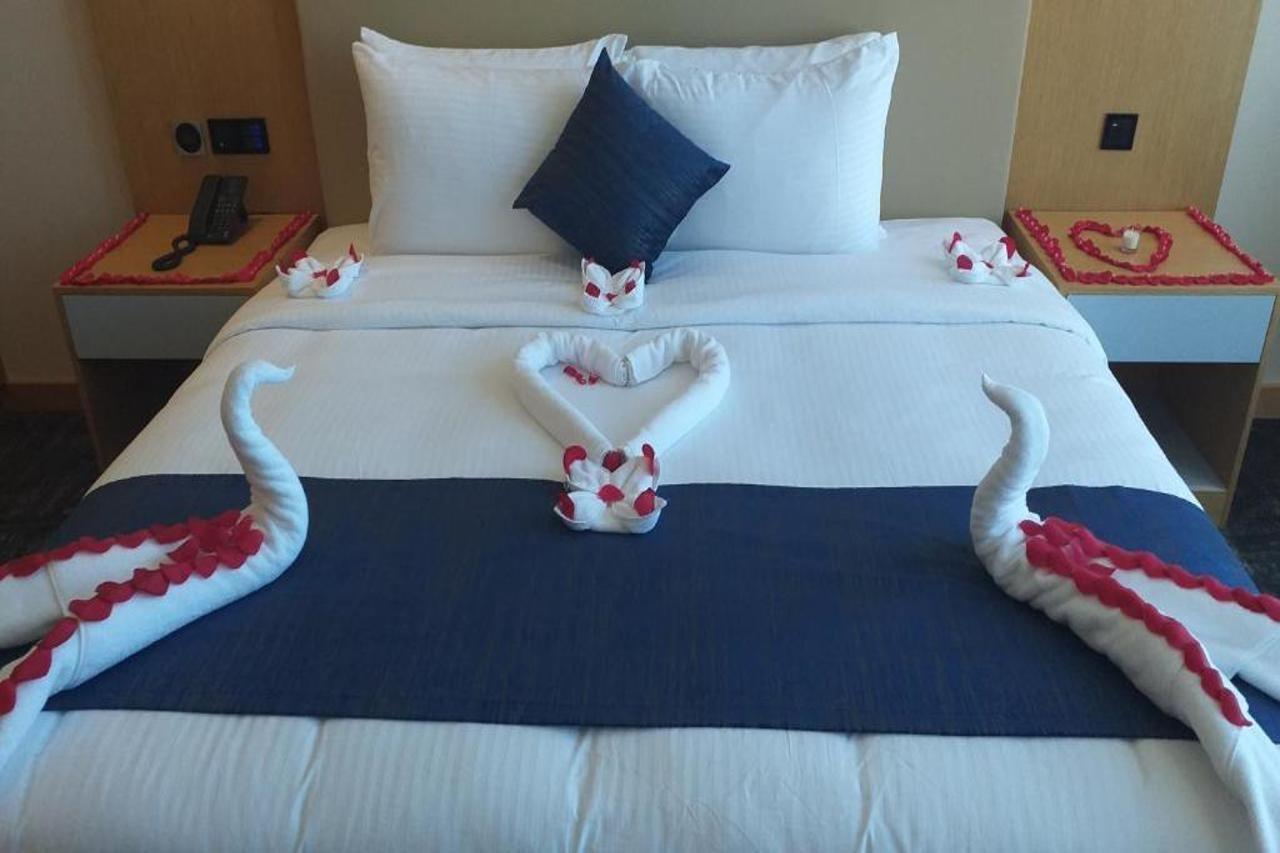 Al Hayat Hotel Suites Шарджа Екстериор снимка