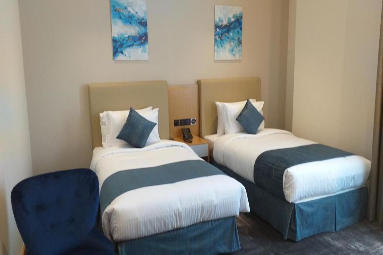 Al Hayat Hotel Suites Шарджа Екстериор снимка
