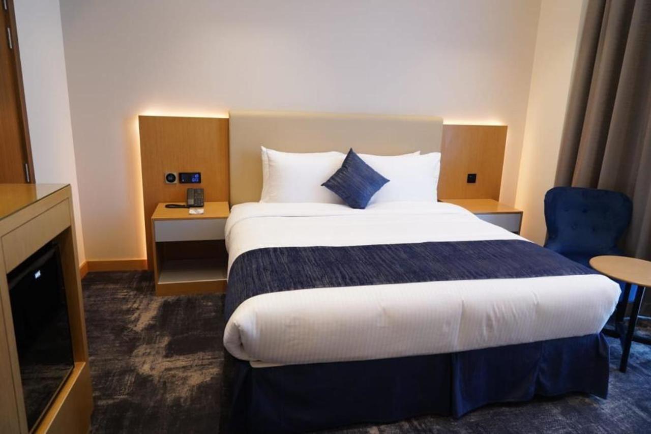 Al Hayat Hotel Suites Шарджа Екстериор снимка