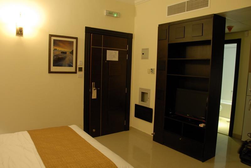 Al Hayat Hotel Suites Шарджа Екстериор снимка