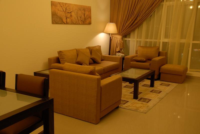 Al Hayat Hotel Suites Шарджа Екстериор снимка