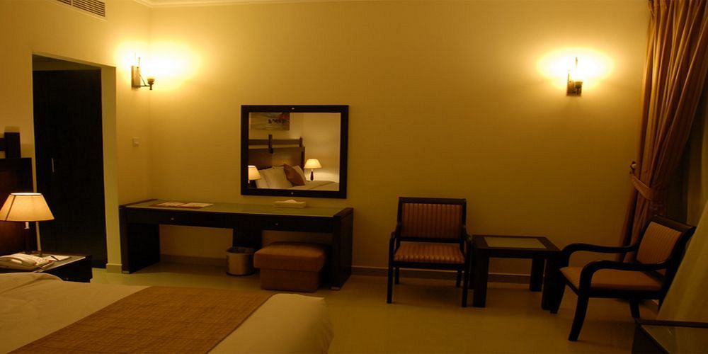 Al Hayat Hotel Suites Шарджа Екстериор снимка