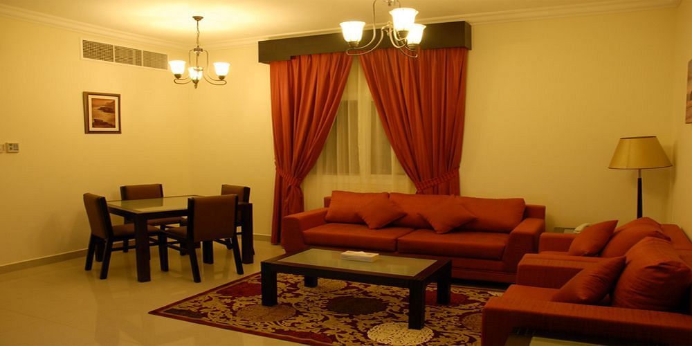 Al Hayat Hotel Suites Шарджа Екстериор снимка