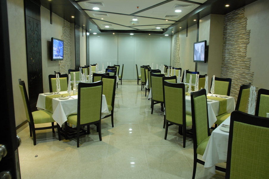 Al Hayat Hotel Suites Шарджа Ресторант снимка