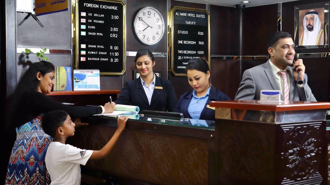 Al Hayat Hotel Suites Шарджа Екстериор снимка