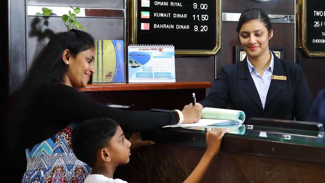 Al Hayat Hotel Suites Шарджа Екстериор снимка
